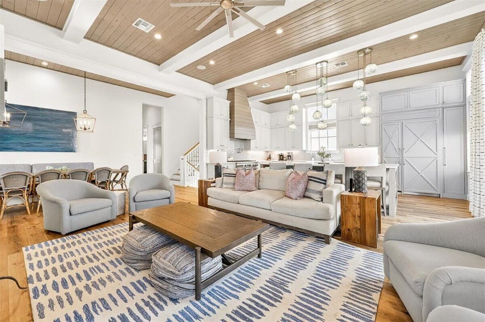2nd Floor, Primary Living Room
