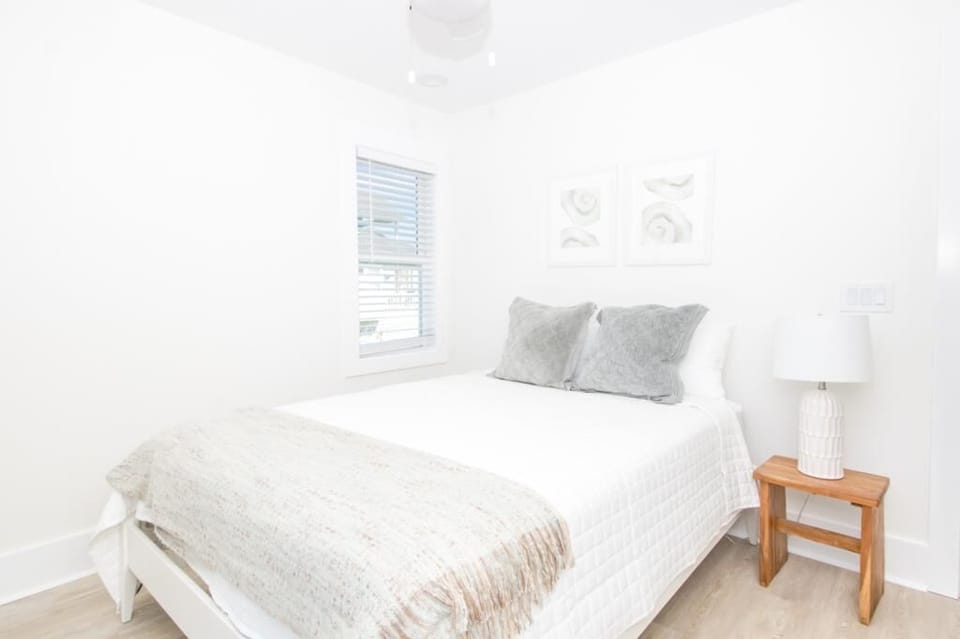 1st Floor North Queen Bedroom