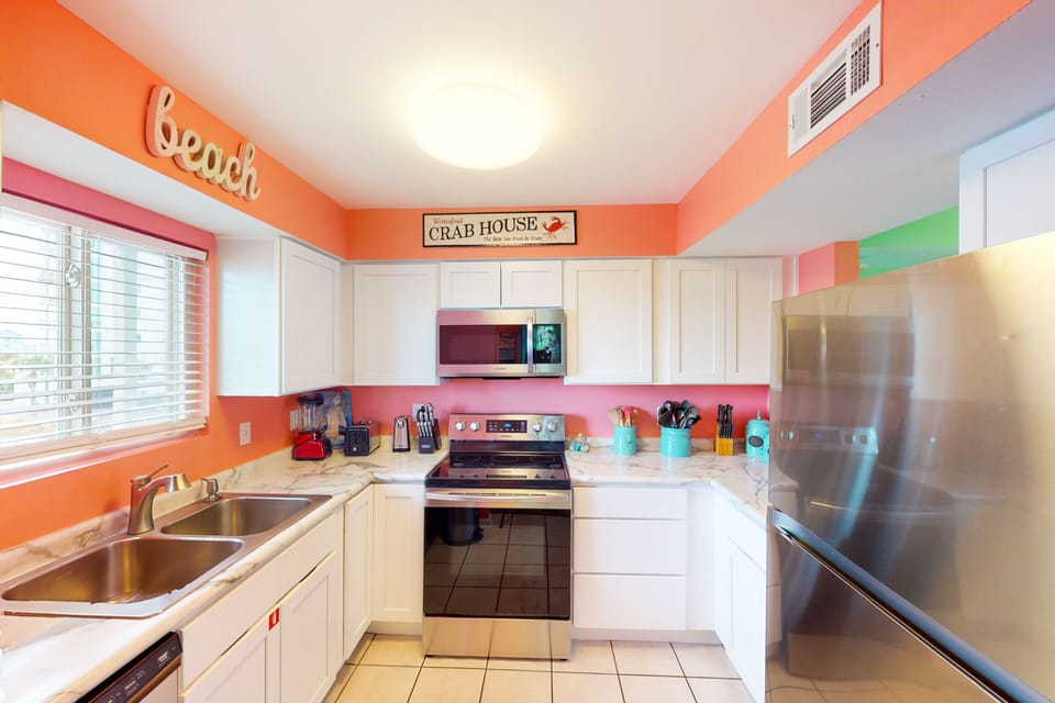 Signature Condo, 2 Bedrooms, Balcony, Lagoon View | Private kitchen | Fridge, microwave, oven, stovetop