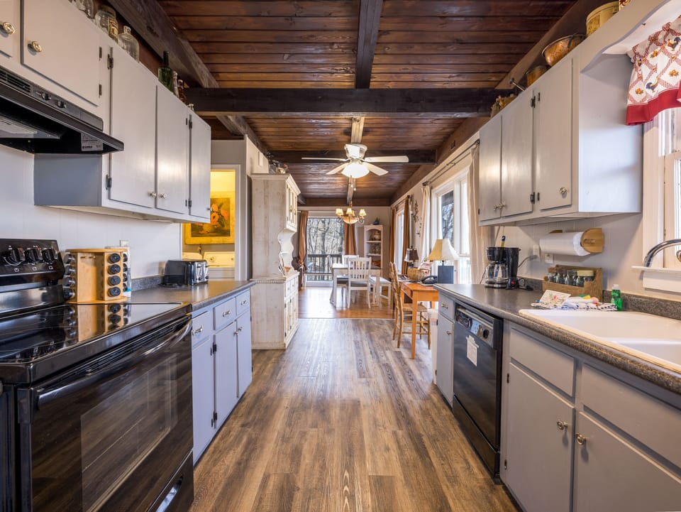 Kitchen with Full Size Appliances