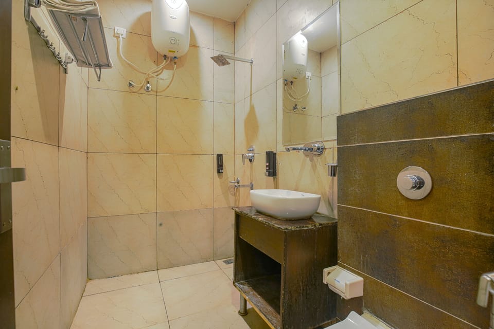 Family Room | Bathroom