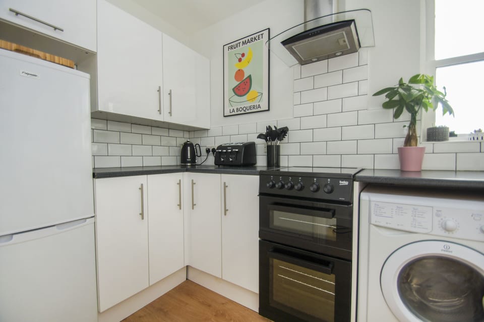 Classic Apartment, Non Smoking | Private kitchen | Stovetop, electric kettle