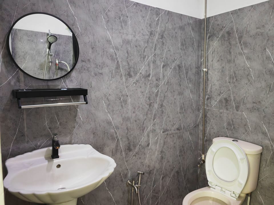 Free toiletries, hair dryer