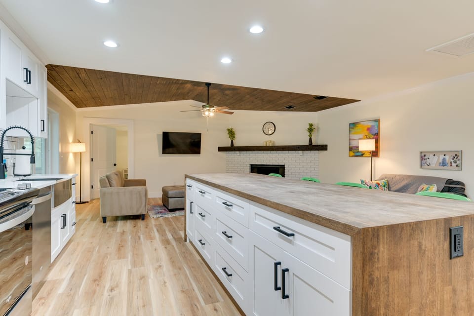 House (5 Bedrooms) | Interior