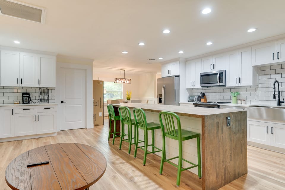 House (5 Bedrooms) | Interior