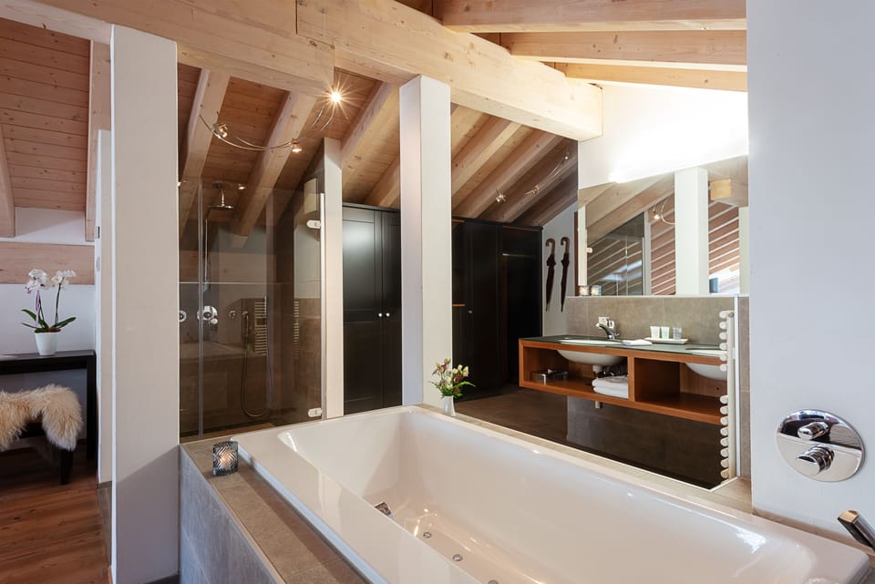 Alpine Loft Suite Matterhorn | Bathroom | Separate tub and shower, rainfall showerhead, free toiletries