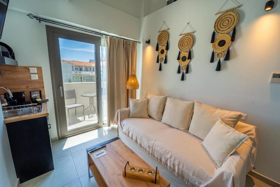 Executive Suite | Living area | 30-inch flat-screen TV with cable channels