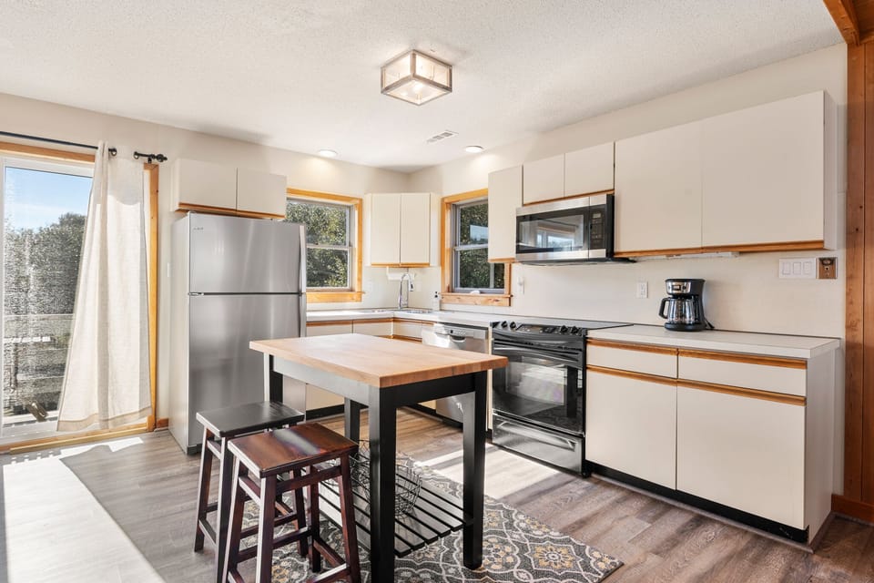 DU914: Four Sons | Top Level Kitchen