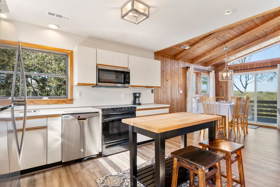 DU914: Four Sons | Top Level Kitchen