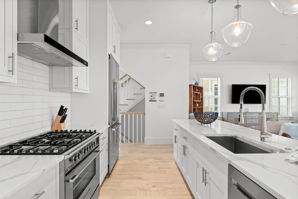 House, 5 Bedrooms, Private Pool, Ocean View | Private kitchen | Full-size fridge, microwave, oven, stovetop
