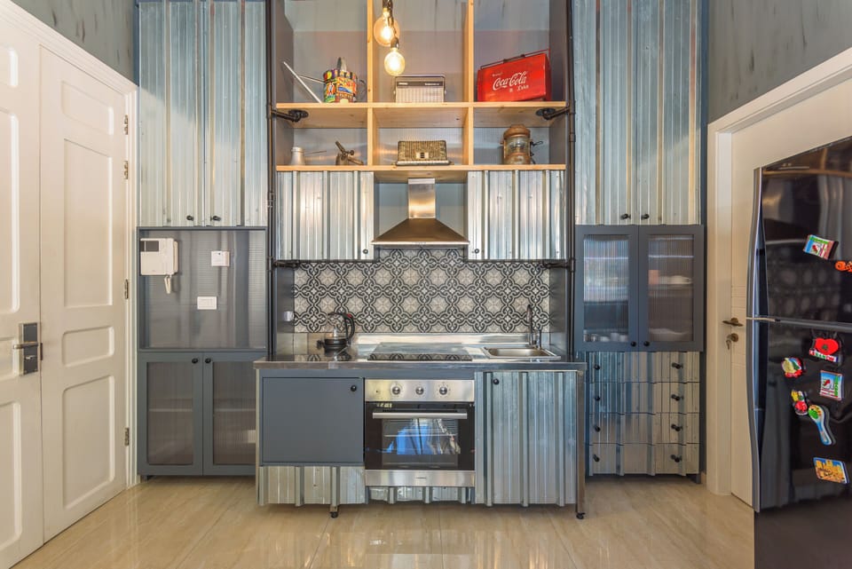  961 Bourj Hammoud | Private kitchen | Stovetop, electric kettle, cookware/dishes/utensils, freezer