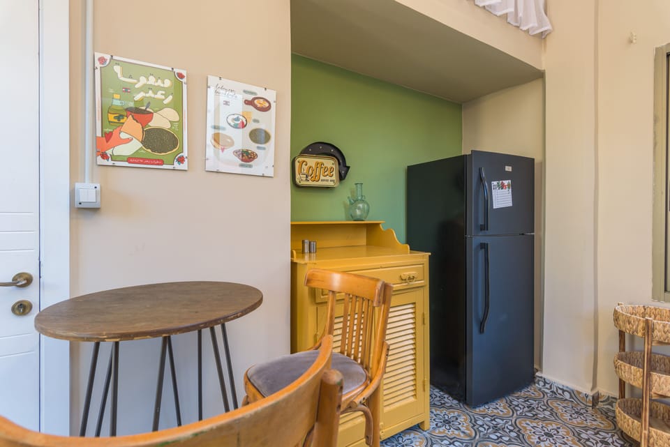 961 Tripoli | Private kitchen | Stovetop, electric kettle, cookware/dishes/utensils, freezer