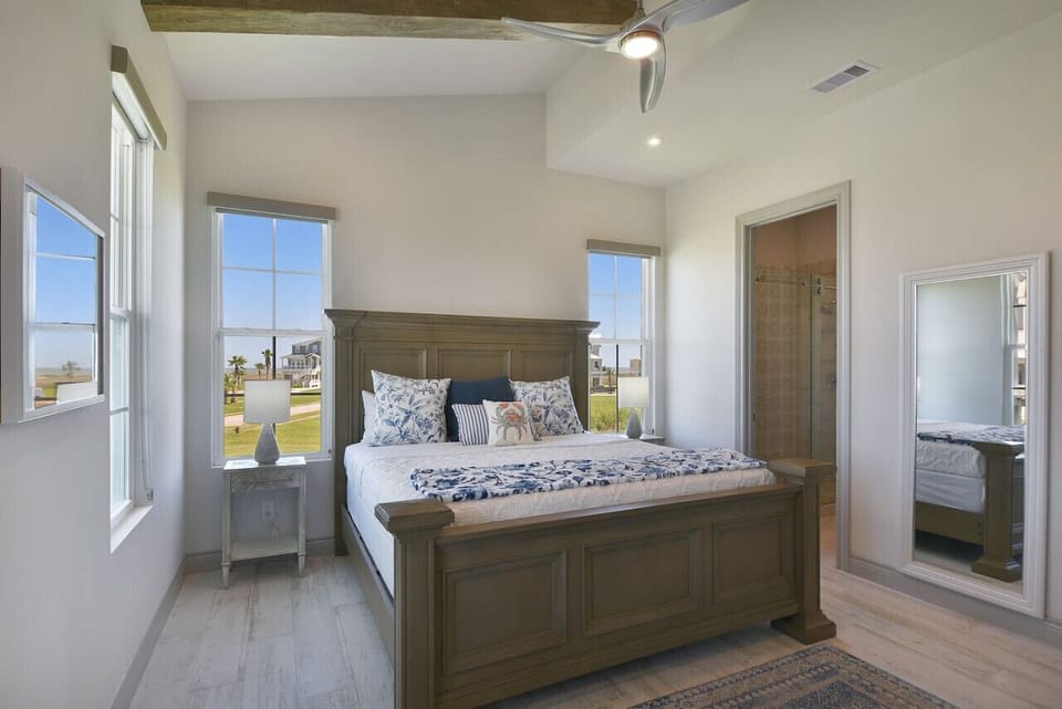 Second master bedroom | ensuite bathroom