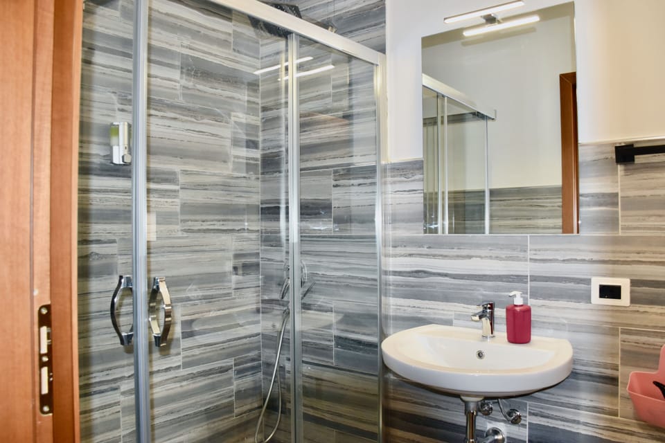 City Room | Bathroom | Shower, rainfall showerhead, hair dryer, bidet