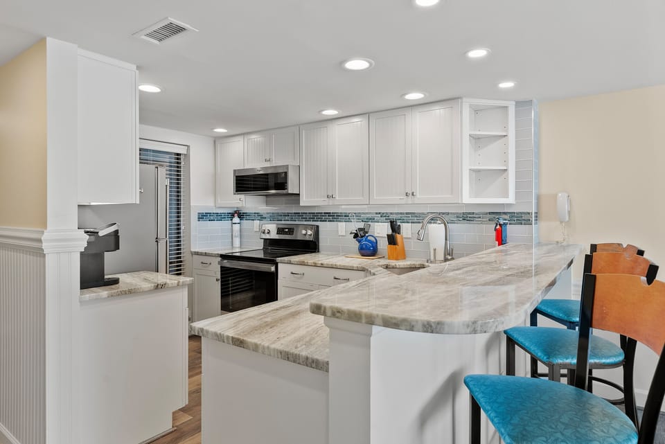 Fully stocked, beautiful kitchen