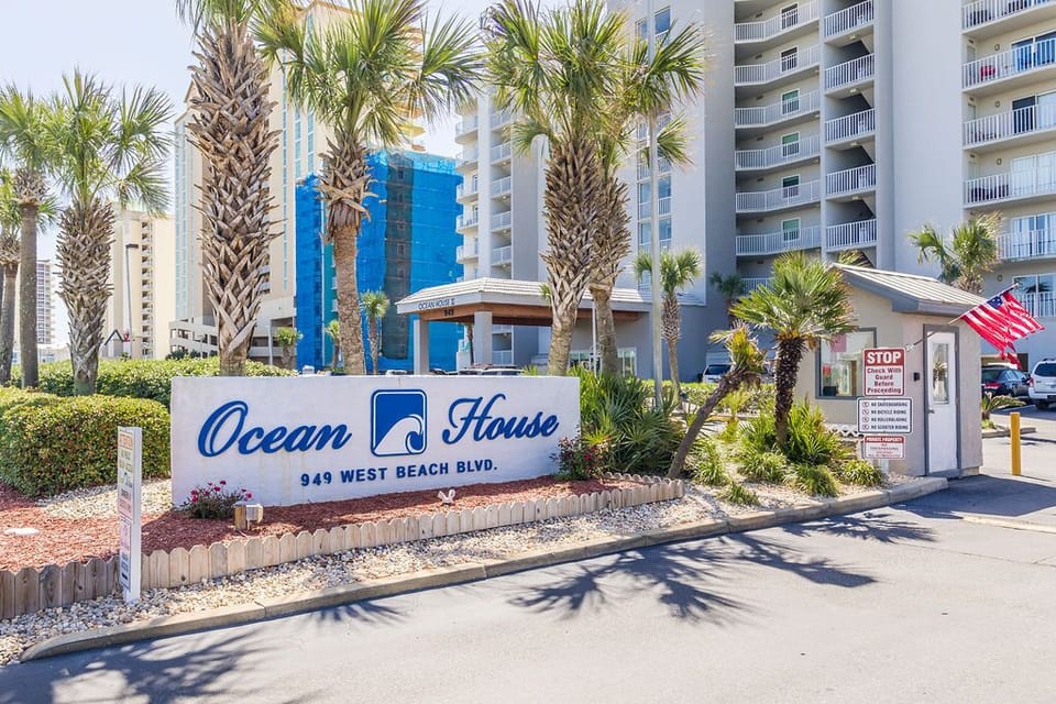 Ocean House, 957 West Beach Blvd, Gulf Shores, Alabama 36542, beach front condominium