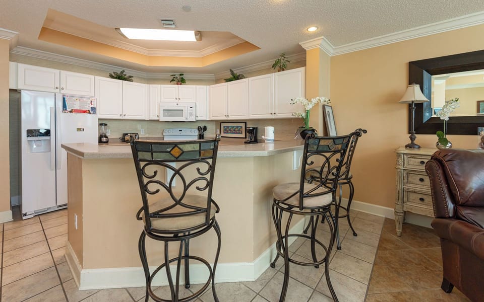 Wake up with morning coffee at the breakfast bar and get ready for a beach day in this stylish space