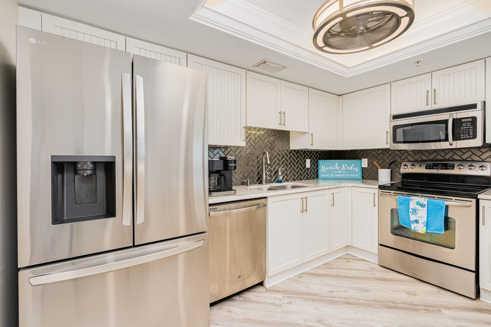 Fully stocked Kitchen with all new appliances