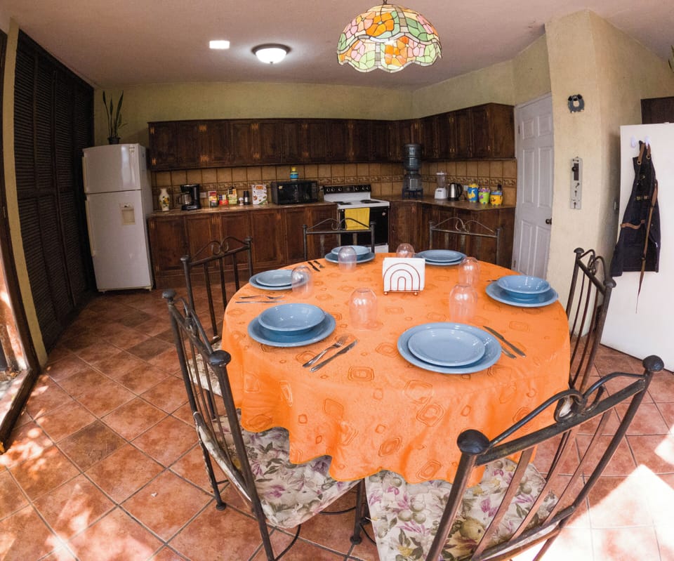 Coffee/tea maker, full-size fridge, microwave, oven