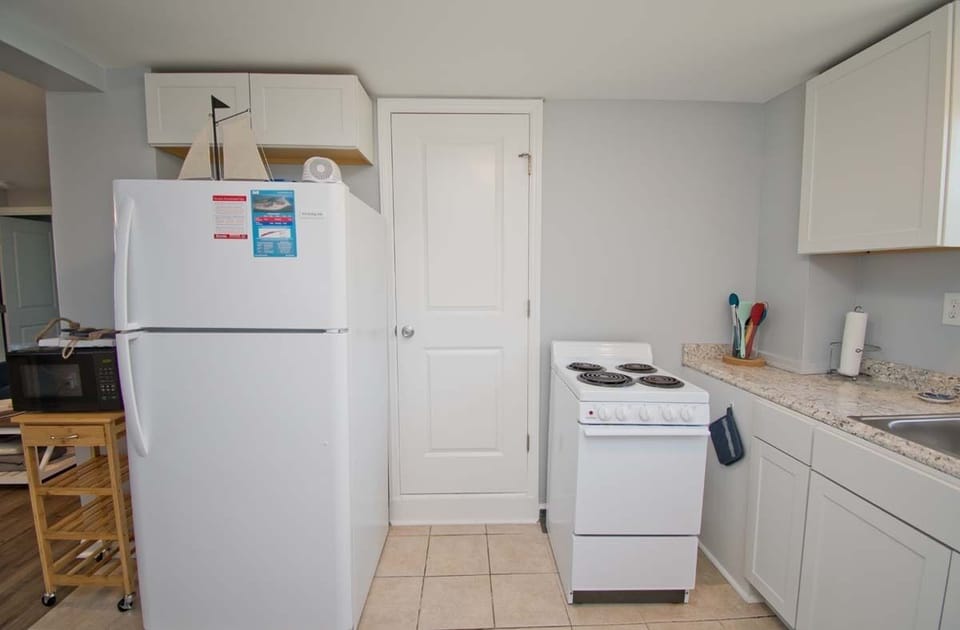 Kitchen door to Full Bath