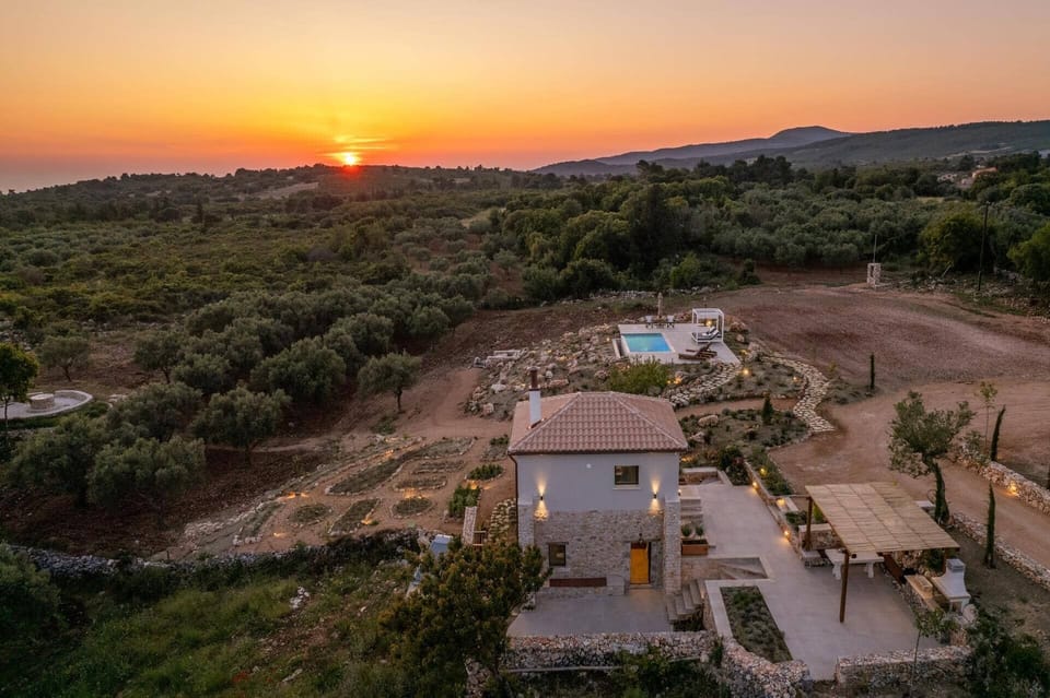 Villa Idalia Retreat image