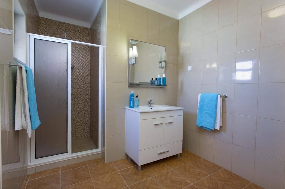 Villa Lurdes image