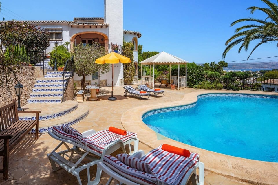 Villa Murales image