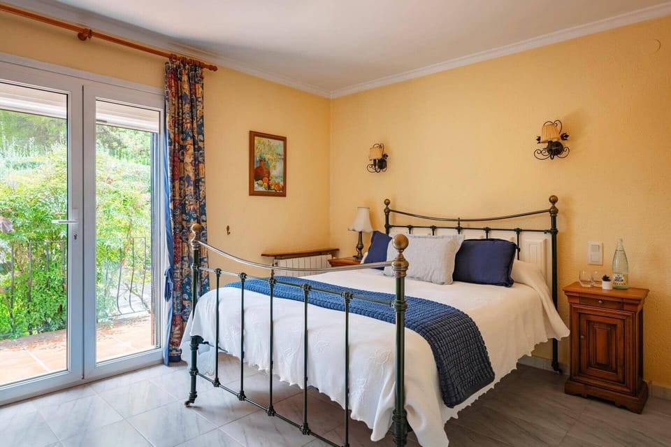 Villa Murales image