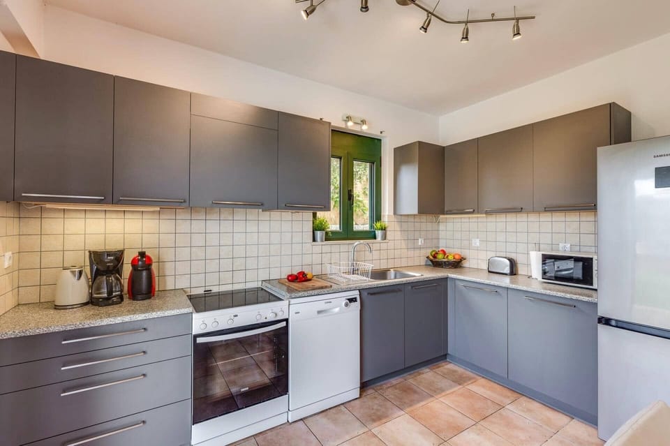 Villa Nefeli Green image