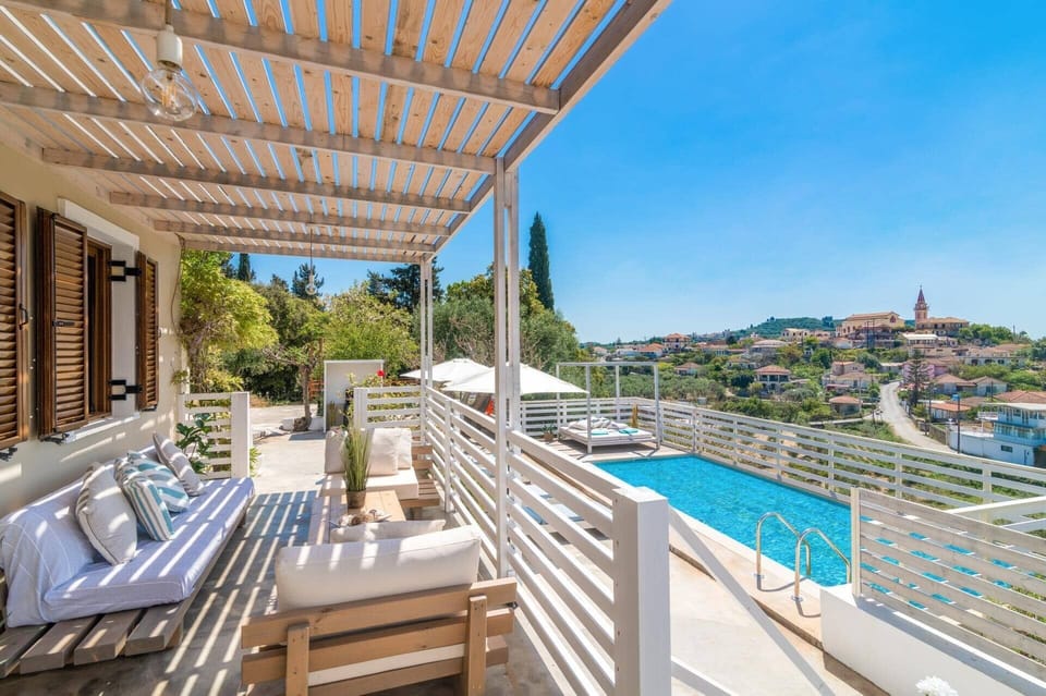 Villa Observer image