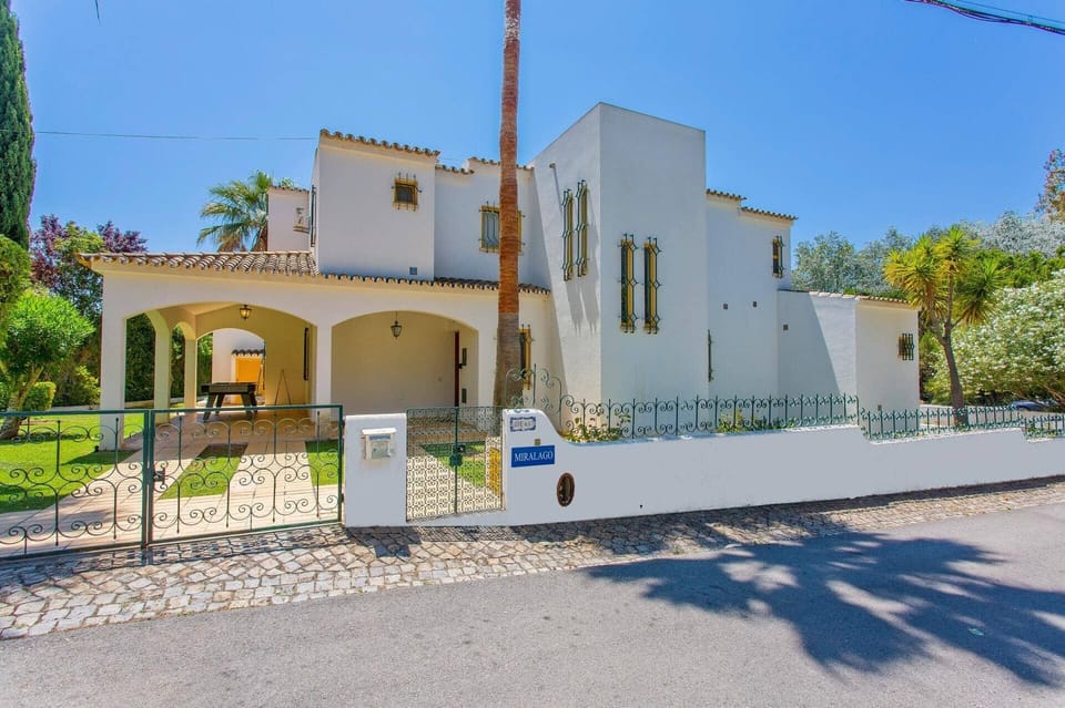 Villa Miralago image