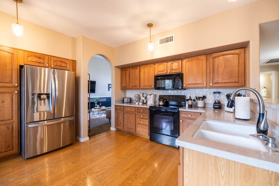 Fully stocked kitchen w/everything you need for family meals at home