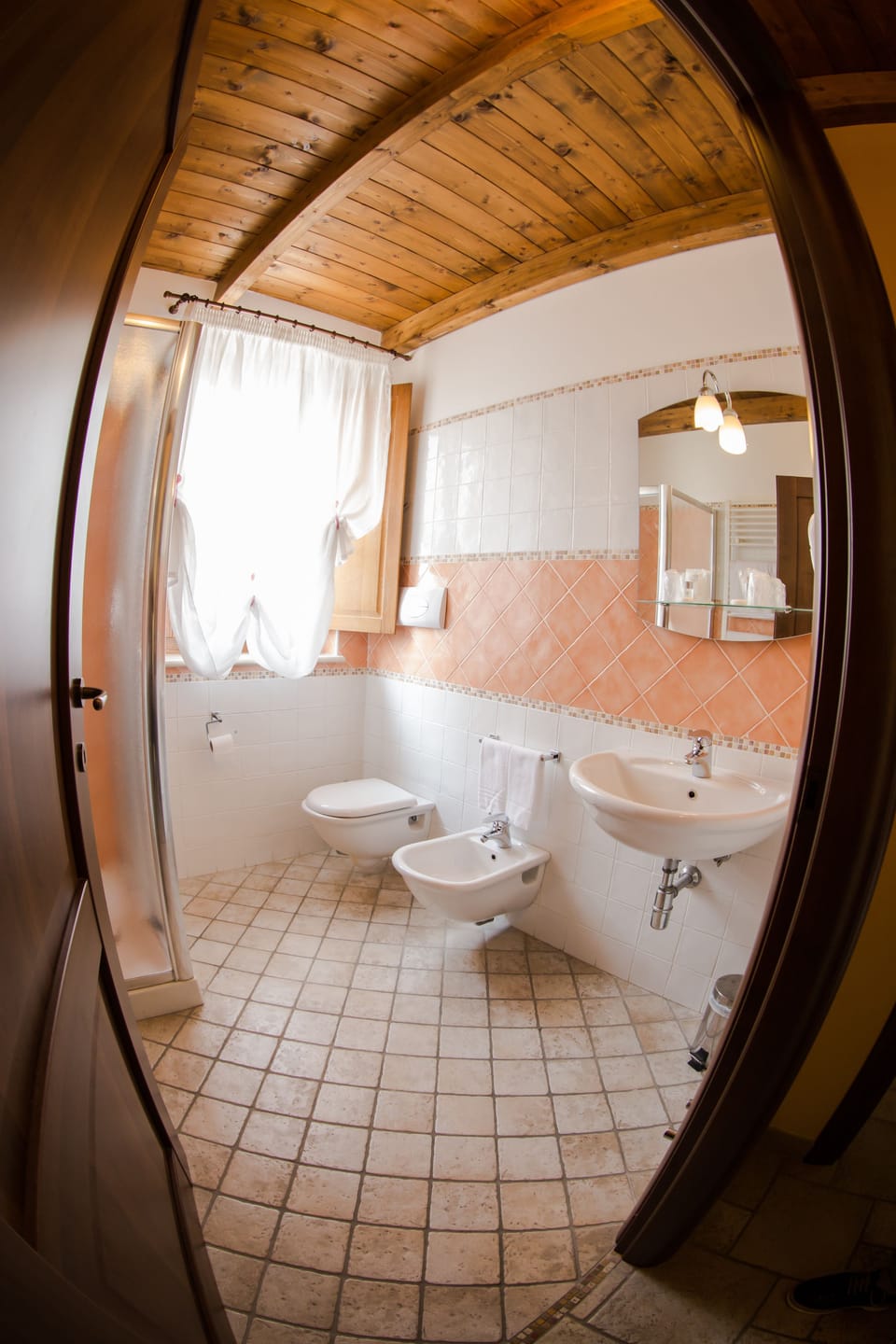 Quadruple Room | Bathroom | Shower, free toiletries, hair dryer, bidet