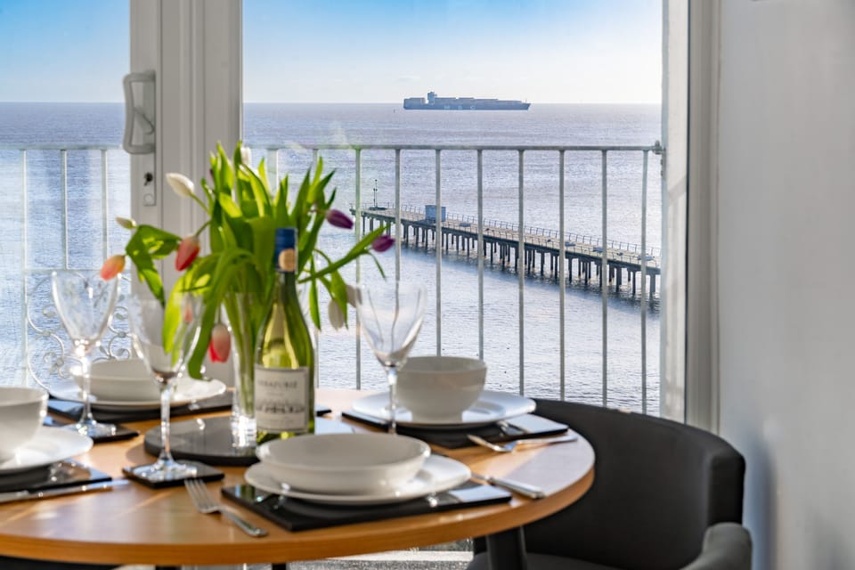 19 Undercliffe, Felixstowe:  Experience dining with spectacular views