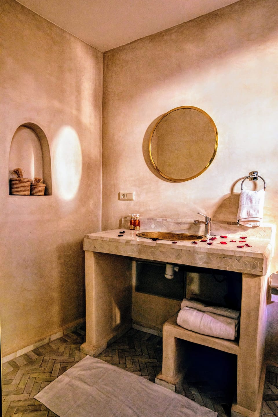 Free toiletries, bidet, towels