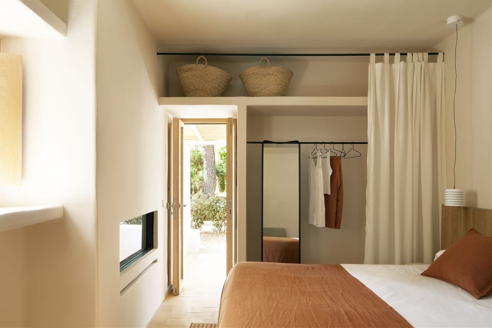 Deluxe Double Room | Minibar, in-room safe, desk, laptop workspace