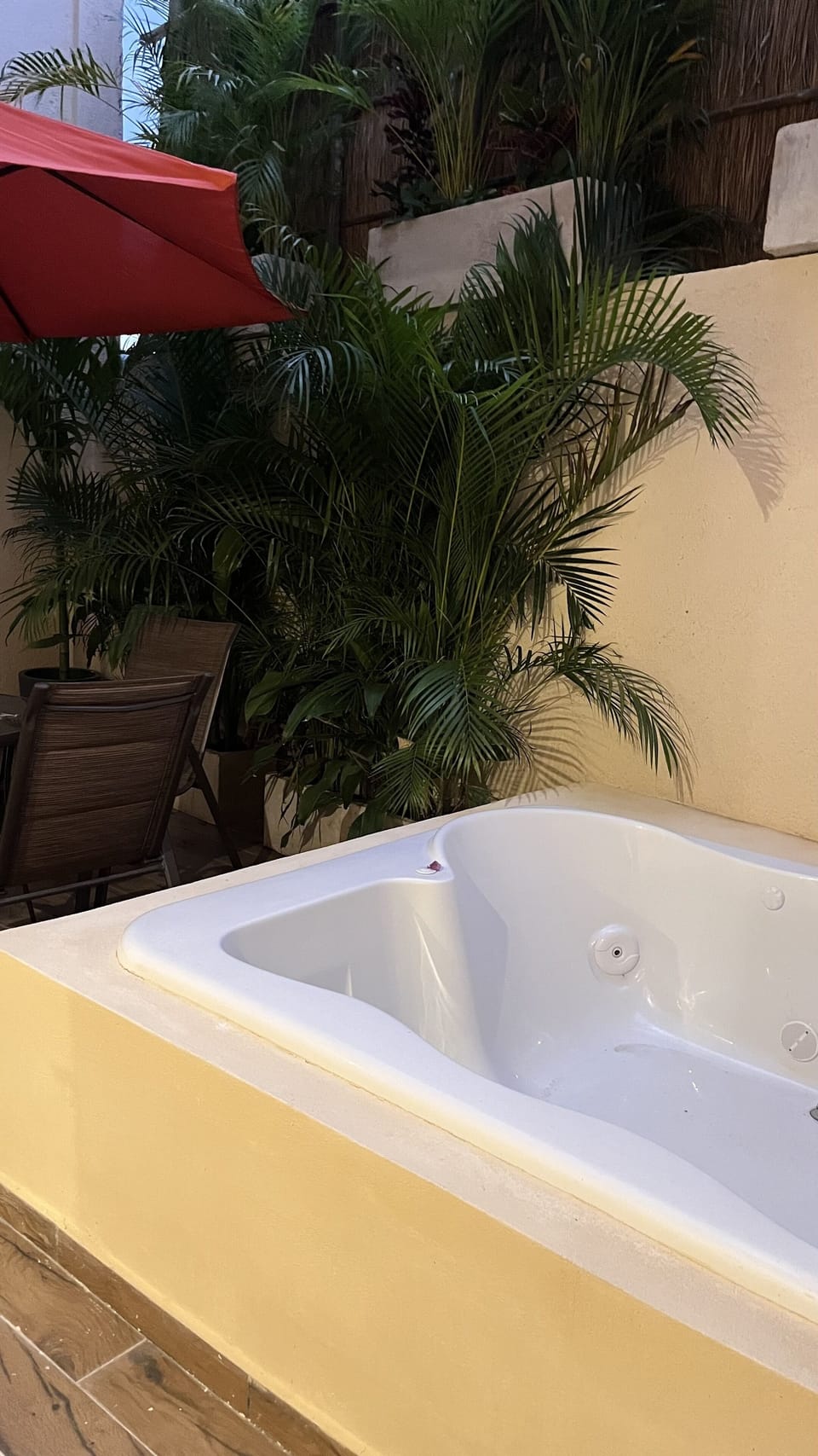 Outdoor spa tub