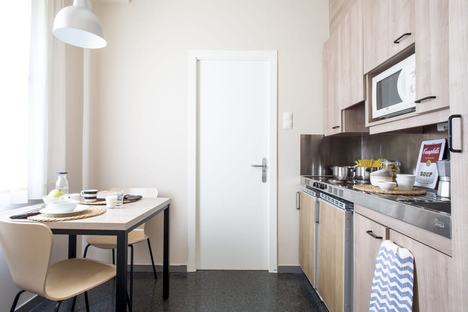 Studio, 2 Bedrooms, Kitchenette | Private kitchenette | Fridge, microwave, coffee/tea maker, cookware/dishes/utensils