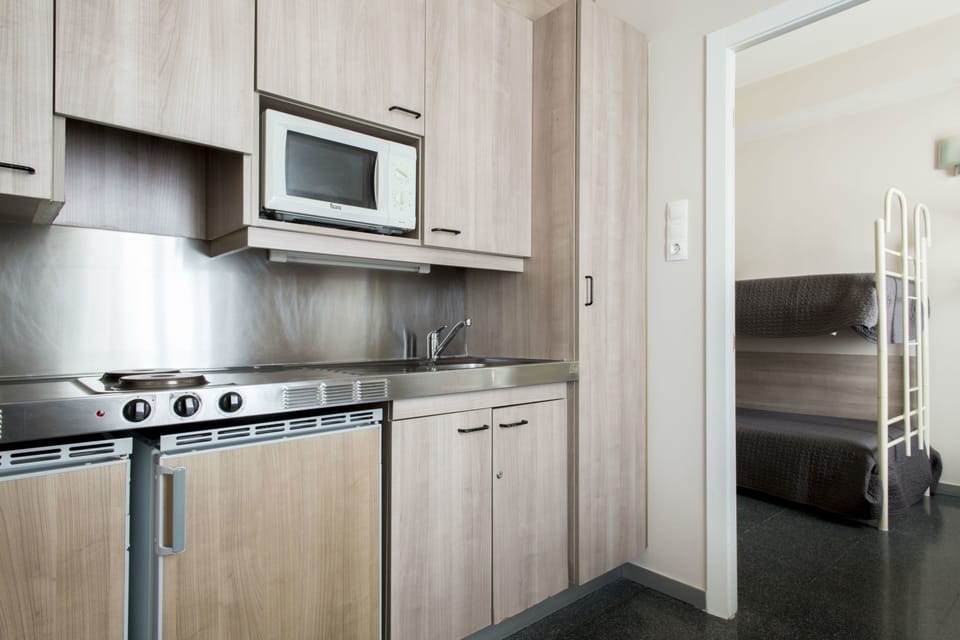 Quadruple Room, 2 Bedrooms, Kitchenette | Private kitchenette | Fridge, microwave, coffee/tea maker, cookware/dishes/utensils