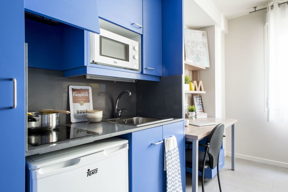 Fridge, microwave, coffee/tea maker, cookware/dishes/utensils
