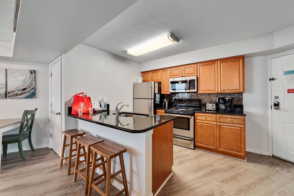 Breakfast bar and kitchen