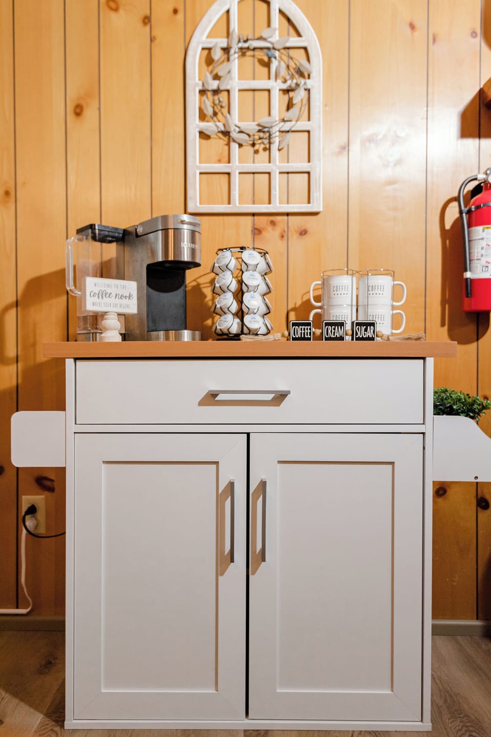 Creamers, teas, cocoa, sugar—your mountain barista moment awaits.