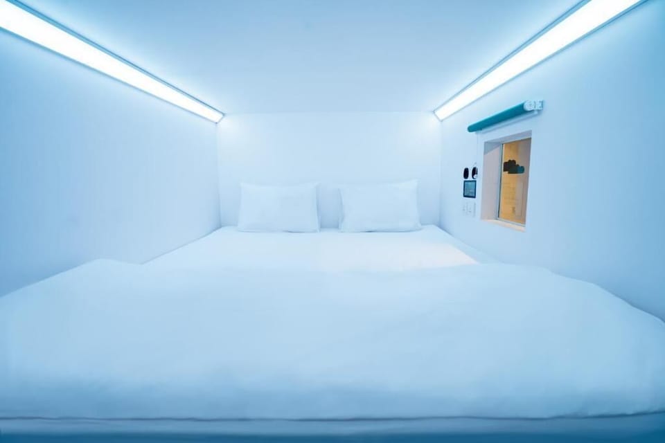 Sky Double | Desk, soundproofing, free WiFi, bed sheets