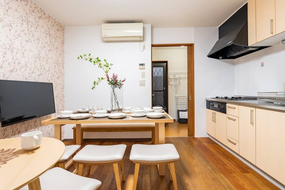 Basic House | Living area | 32-inch flat-screen TV with digital channels