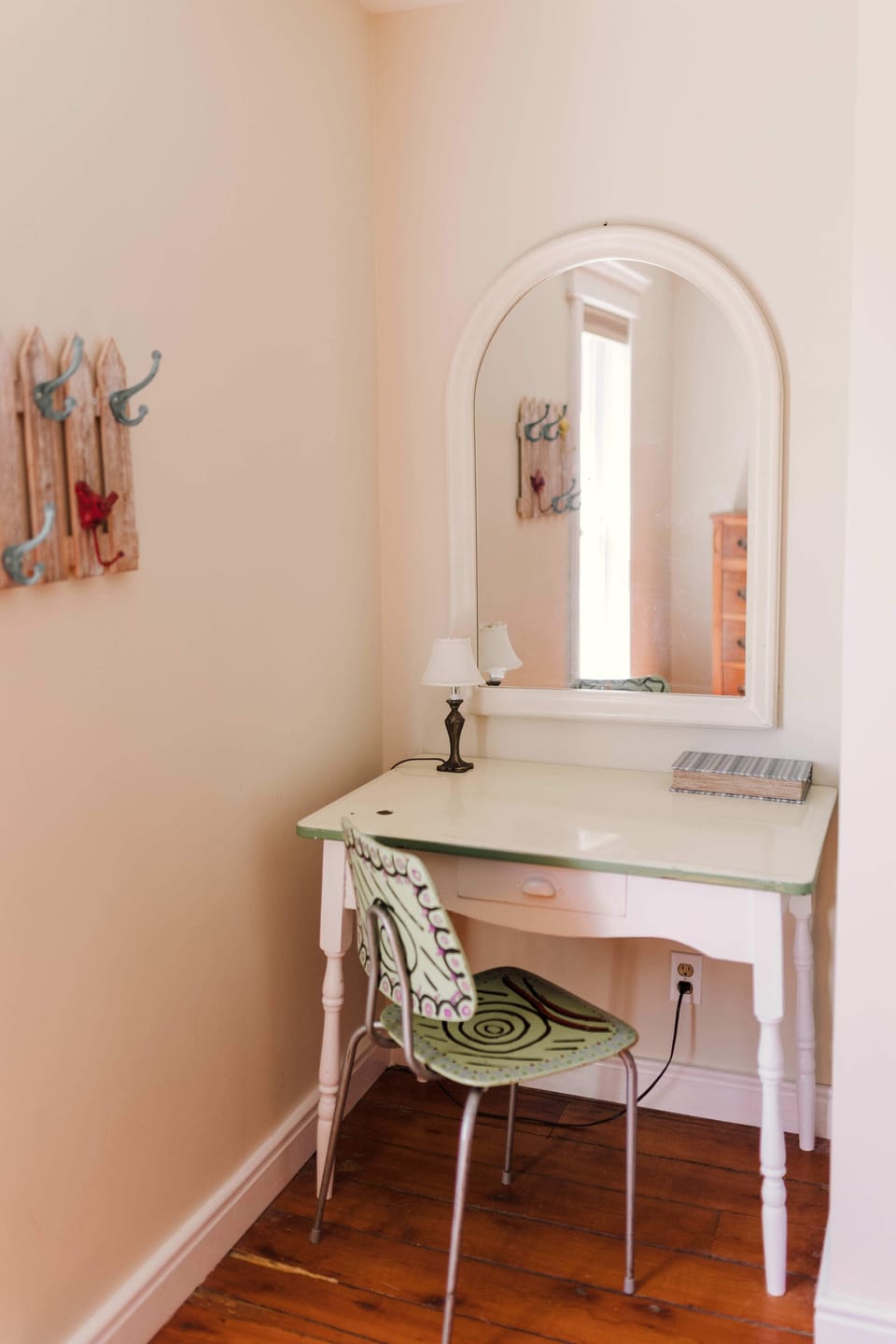 There's a desk / vanity in bedroom 3