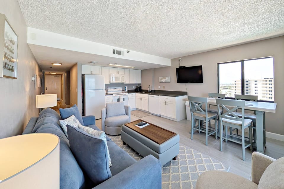 Spacious, comfortable and clean unit provides an enjoyable beach get away!