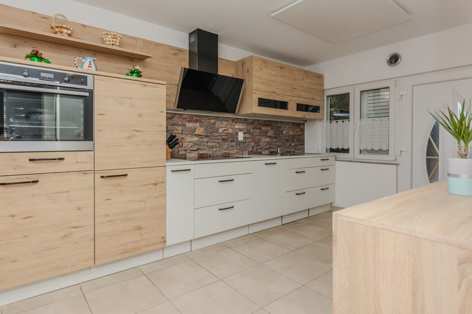 Family House | Private kitchen | Full-size fridge, microwave, oven, dishwasher