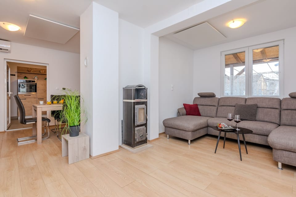 Family House | Living area | 100-cm flat-screen TV with satellite channels