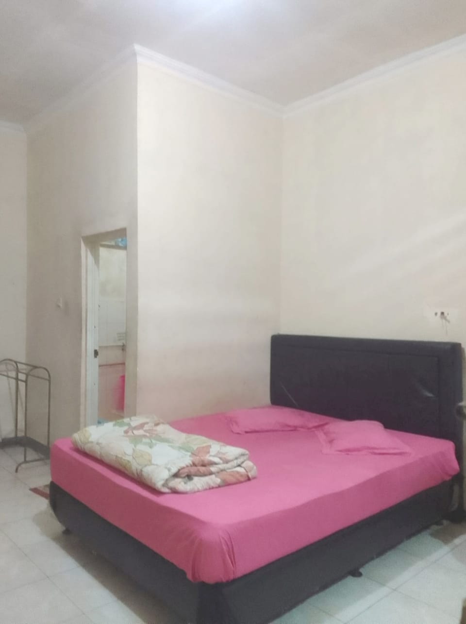 Standard Double Room | Free WiFi, bed sheets