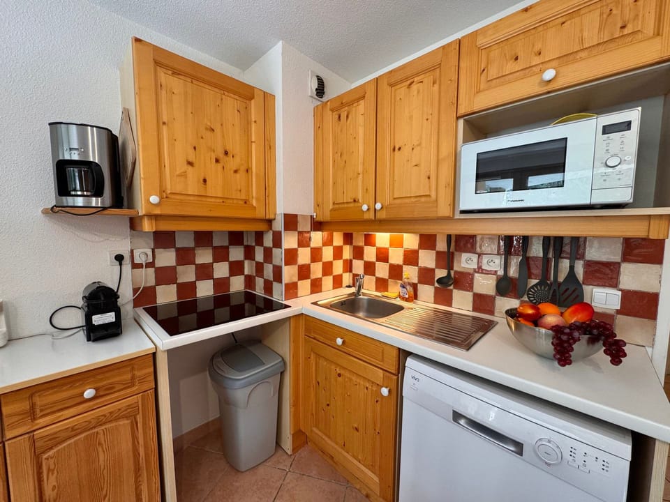 Spacious T3 near slopes, south terrace, with WIFI, for 6 people Apartment in Provence-Alpes-Côte d'Azur
